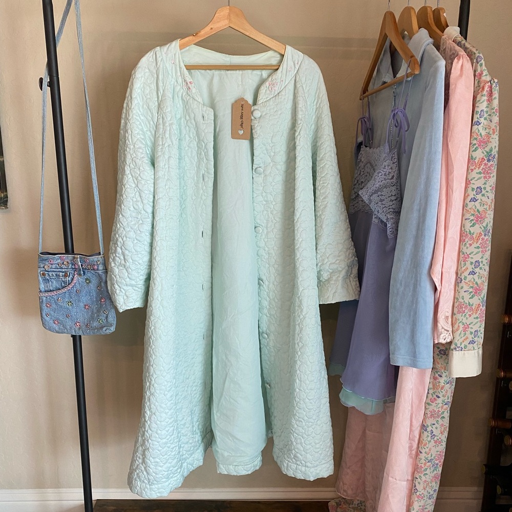 *SOLD* Vintage Quilted Robe
